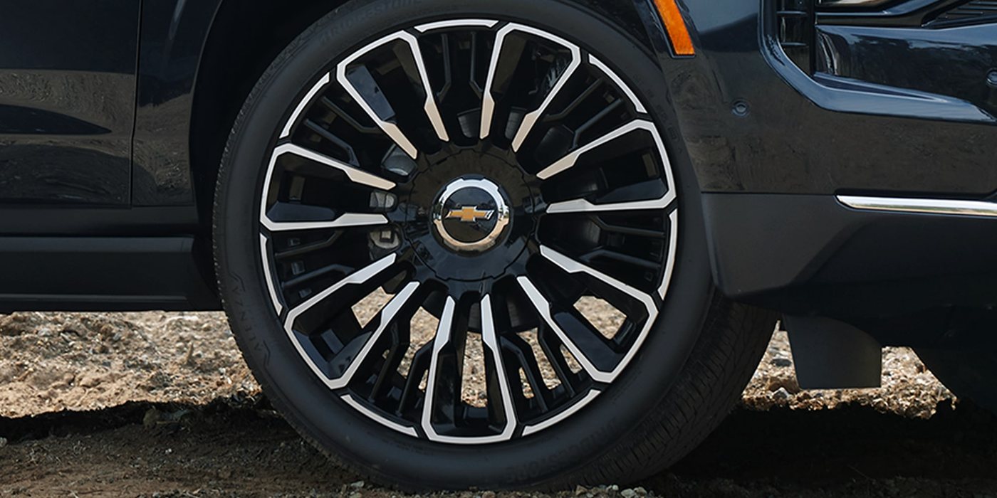 2026 Chevrolet Suburban LT — Detail